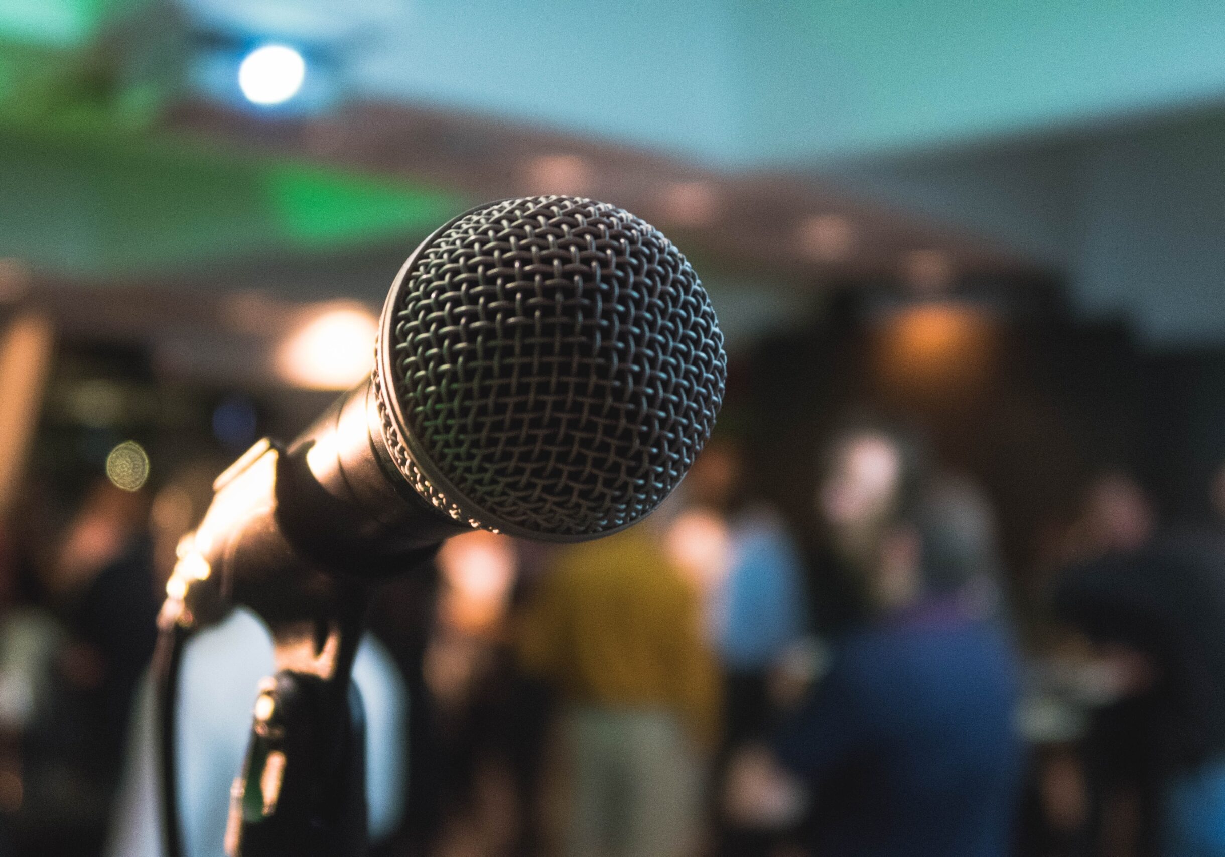 Business audience blog mic